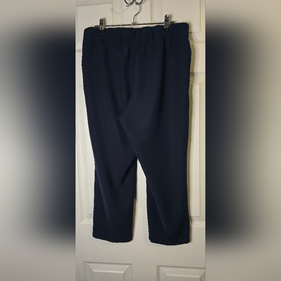 lululemon athletica On The Fly Crop Woven 23" - True Navy - Picture 8 of 12